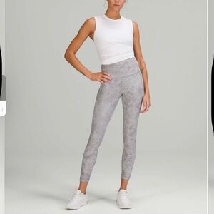 Lululemon Wunder Train High-Rise Tight 25"
Tactile Jacquard Lunar Rock Delicate